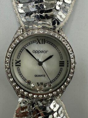 Appear Watch Women Silver Tone Silver Sequin Band Bling Y2K New Battery 9 Inch